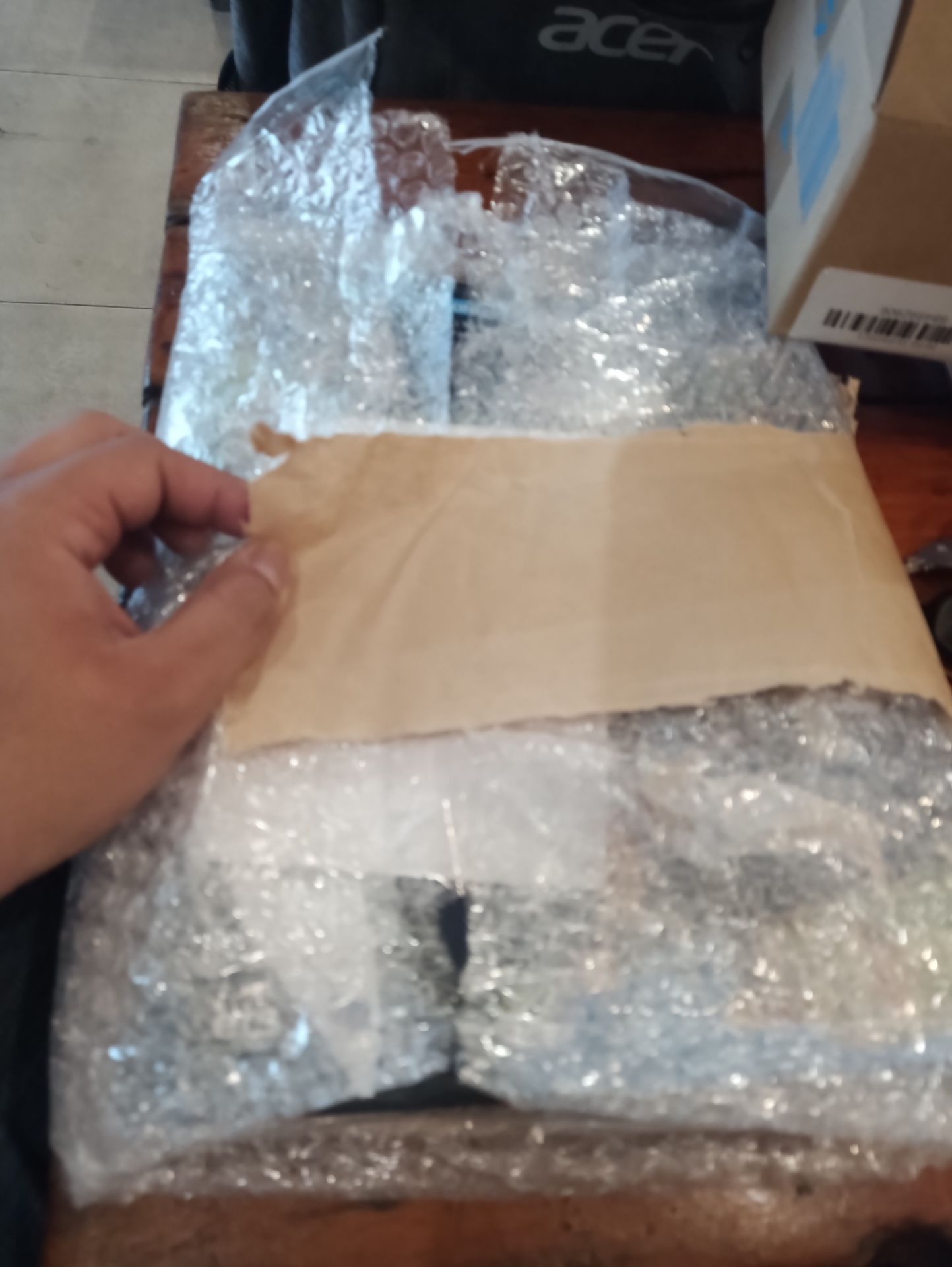 Shop đóng gói rất tốt, sách hay dễ hiểu. Nhưng trong lúc vận chuyển đã có làm míp sách. Tiki thường giao hàng rất tốt, lần đầu gặp lỗi này, hy vọng lần sau Tiki kỹ hơn.