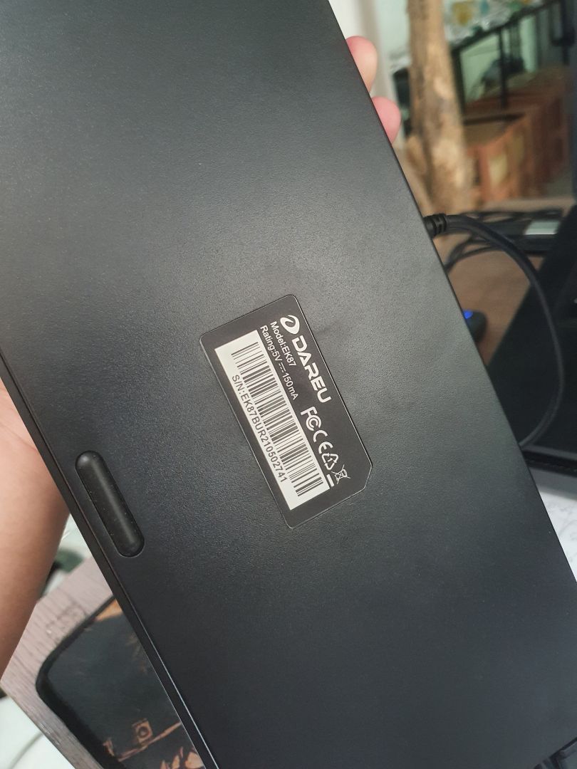 Đặt màu trắng. lại giao màu đen. shop không đọc được ghi chú mã hàng của mình à? 
nếu ko có màu có thể hỏi ý kh trc một tiếng gọi là tôn trọng được ko? 
phím ok, nút chắc chắn. *** ko lỗi lầm j. lẽ ra cho 5sao nhưng rất ko hài lòng cách phục vụ này. nếu bạn đổi lại màu khác thì ok.