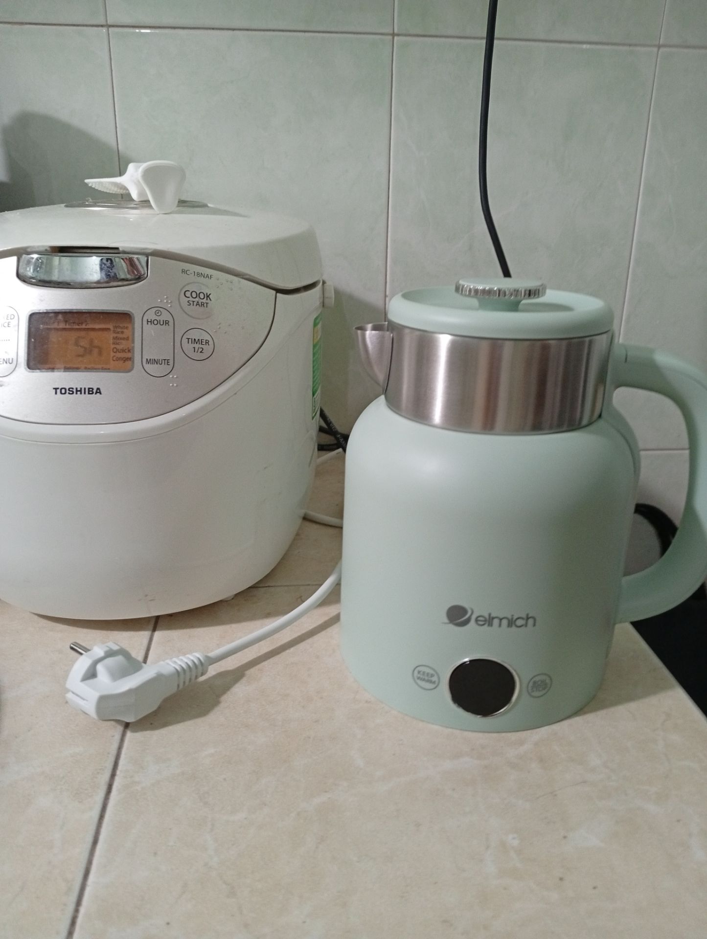 Mẫu mã đẹp, đun sôi nhanh. Còn về độ bền thì phải dùng mới biết được. Nhân viên giao hàng thân thiện,dễ thương.