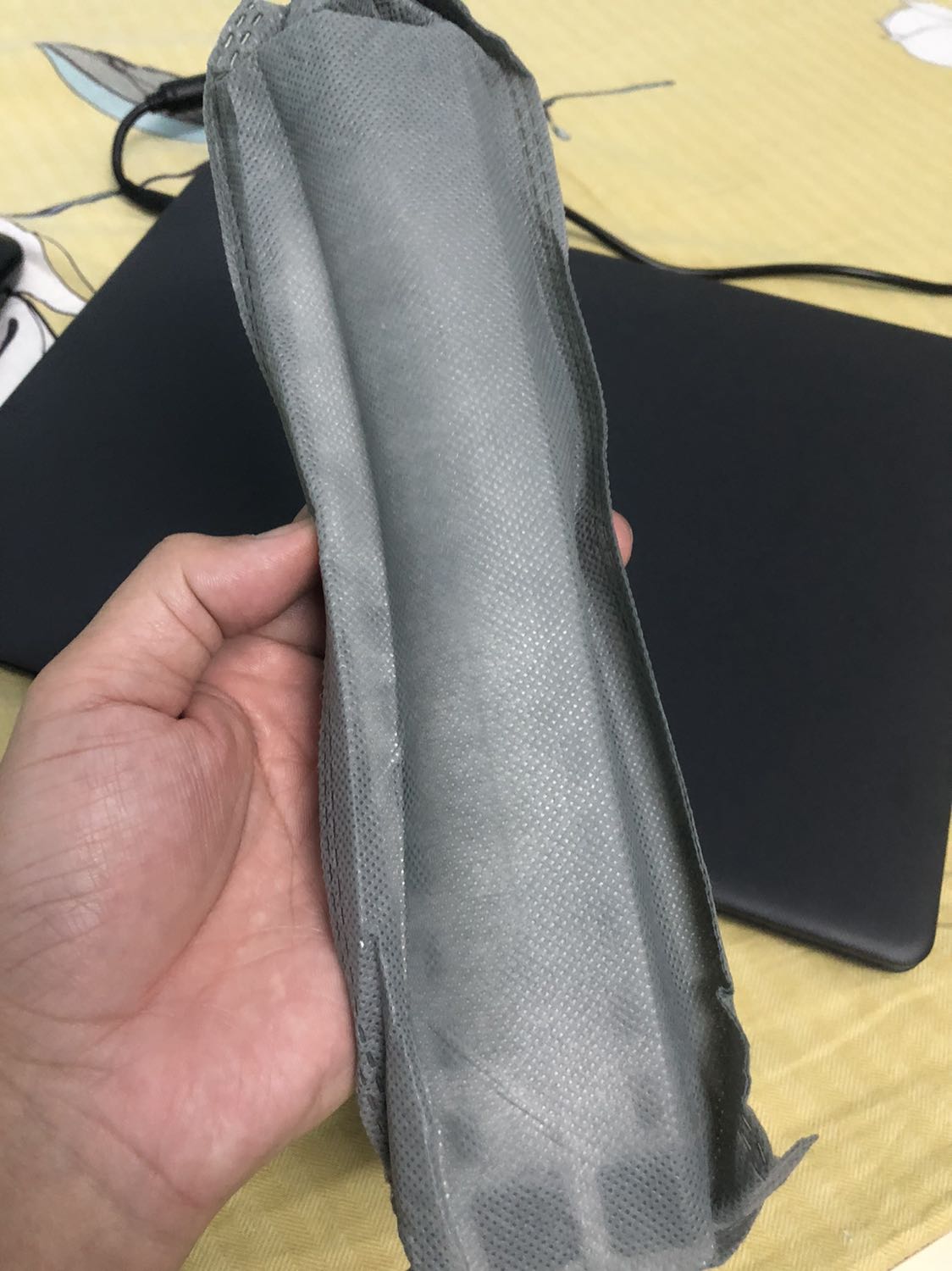 Hài lòng, giá hợp lí. Phù hợp với máy từ 13.5 inch trở xuống. 14 inch vẫn dùng được nhưng sẽ hơi nhỏ, cảm giác không được thoải mái lắm