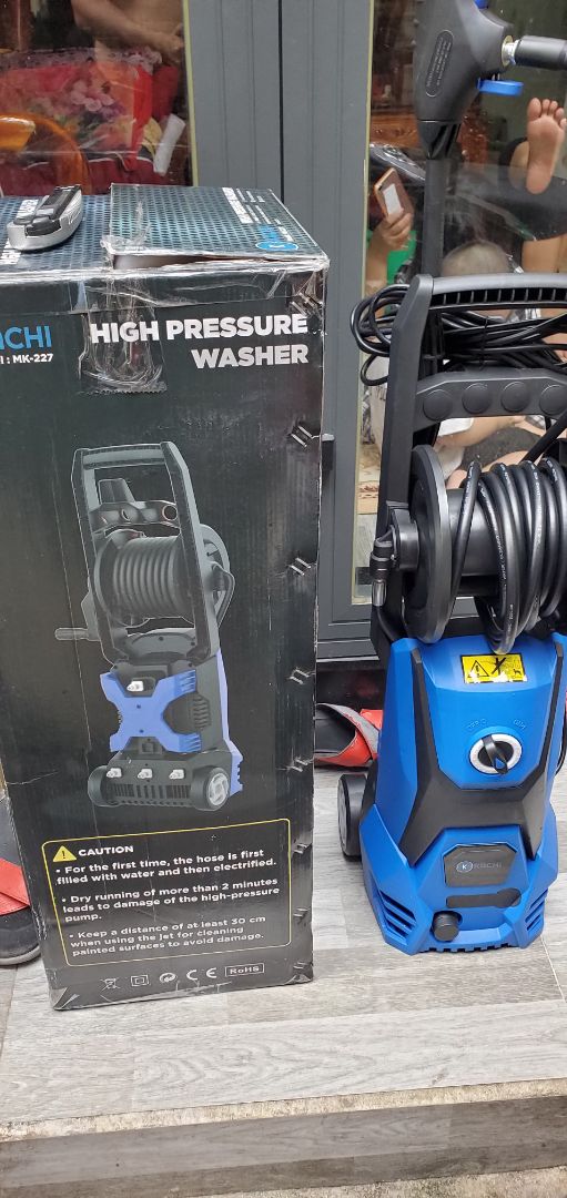 sản phẩm đẹp như mô tả.phụ kiện đầy đủ *** thấy máy ổn lực nước phun mạnh.giao hàng rất nhanh. sản phẩm đẹp như mô tả.phụ kiện đầy đủ *** thấy máy ổn lực nước phun mạnh.giao hàng rất nhanh.