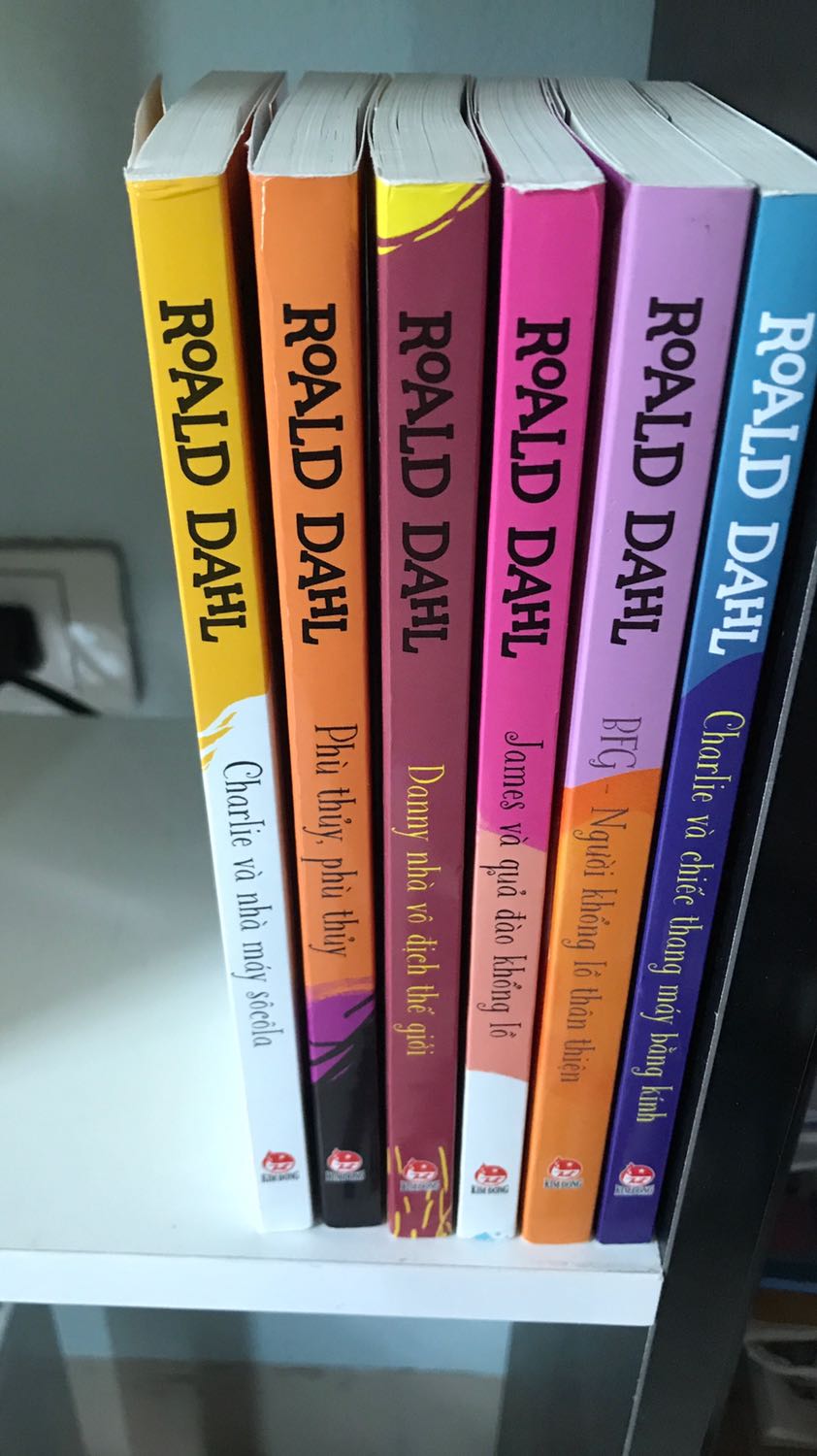 Không phải tự nhiên mà người ta gọi Roald Dahl là Người kể chuyện số 1 thế giới, những cuộc phiêu lưu mà ông đem đến làm phong phú trí tưởng tượng của trẻ em Không phải tự nhiên mà người ta gọi Roald Dahl là Người kể chuyện số 1 thế giới, những cuộc phiêu lưu mà ông đem đến làm phong phú trí tưởng tượng của trẻ em