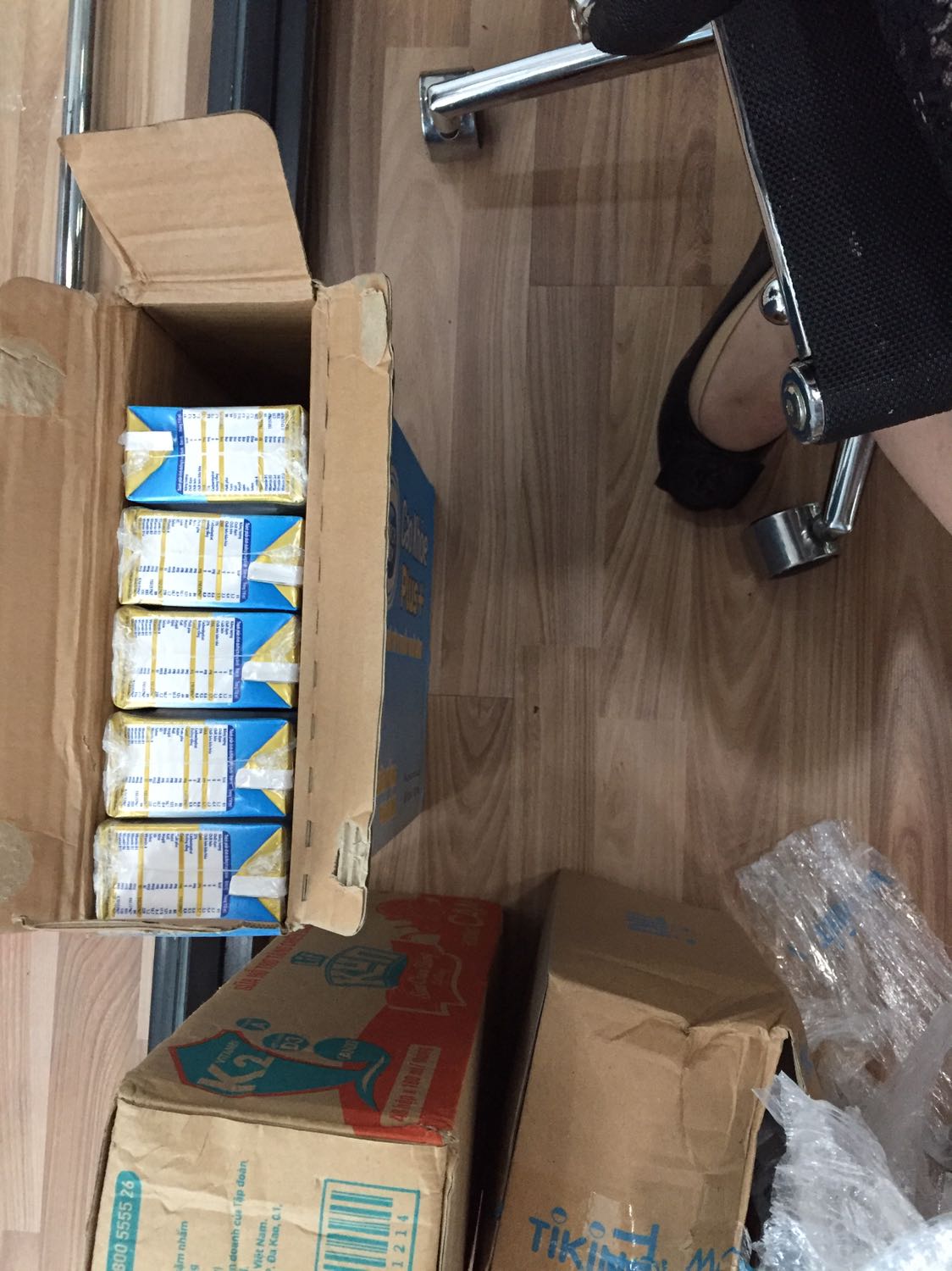 Thùng này thì thiếu 1 vỉ. Yêu cầu phản hồi chính xác về việc này.