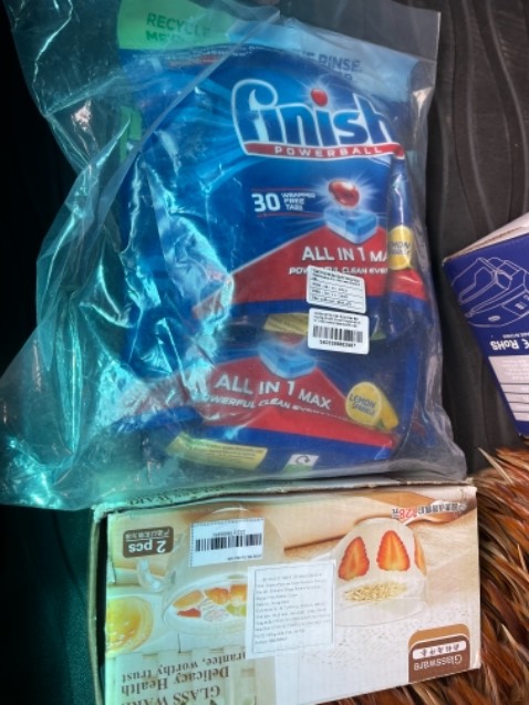 Sản phẩm hạn còn chưa tới 1 năm, cốc tặng đó mà dám ghi 150k. Chưa dùng chưa biết viên rửa chất lượng ra sao nên 4 sao tạm