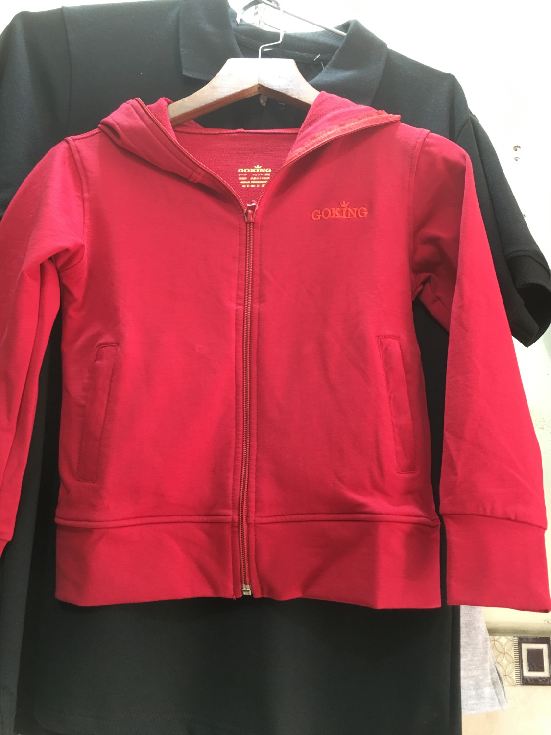 áo khoác đẹp vải sờ mịn , đủ dày để mặc chống nắng và giữ ấm vào mùa mưa này , túi quá trời luôn , giá hơi cao nhưng mà đáng tiền