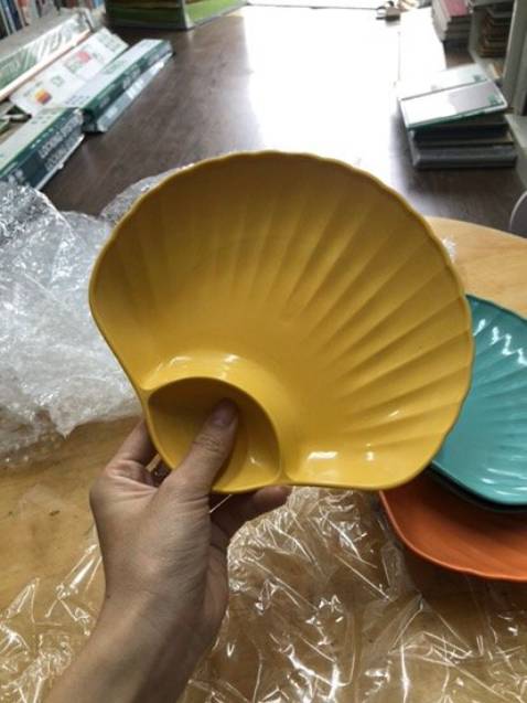 Đĩa nhựa dày dặn, chắc, rất đẹp luôn. Shop giao hàng nhanh, phục vụ tốt . 5 sao