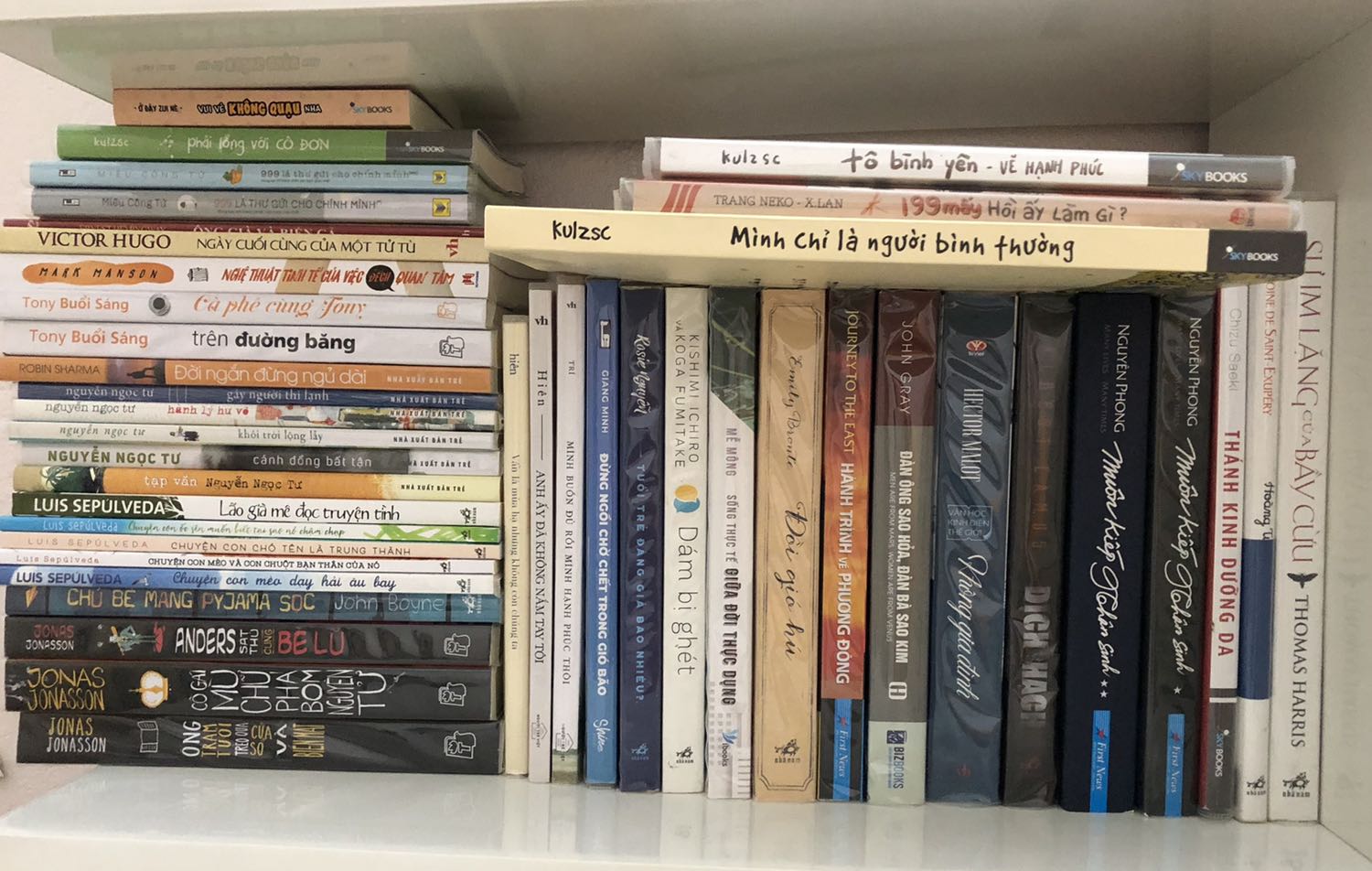 Vẫn luôn ủng hộ Tiki mặc dù việc đóng gói sơ sài, hy vọng trong thời gian tới Tiki có thể cải thiện khâu đóng gói sản phẩm. Vì đã mua sách thường k ai thích cuốn sách của mình bị bẩn, gấp mép hay nhăn nhúm cả.
Ngoại trừ việc đóng gói thì mọi thứ đều rất tốt!