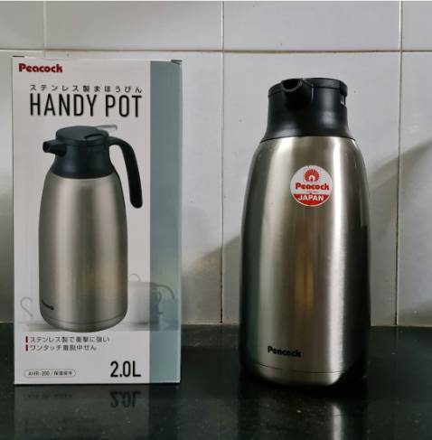 Sản phẩm đẹp. Giữ nhiệt tốt, sau 36h vẫn còn trên 50°C. Nắp đóng mở tiện dụng, bóp hai bên để đóng mở hoặc để nắp lên rồi nhấn xuống để đóng. Nước rót thành dòng tròn gọn. Vòi ngang hạn chế rớt bụi hoặc vật lạ vào miệng rót. Trong ngoài và cả phần đáy bình đều bằng inox, chỉ duy nhất phần nắp và tay cầm bằng nhựa. Đáy ngoài bằng inox đẹp sẽ bền nhưng hơi ồn khi đặt xuống mặt bàn hay mặt bếp bằng đá