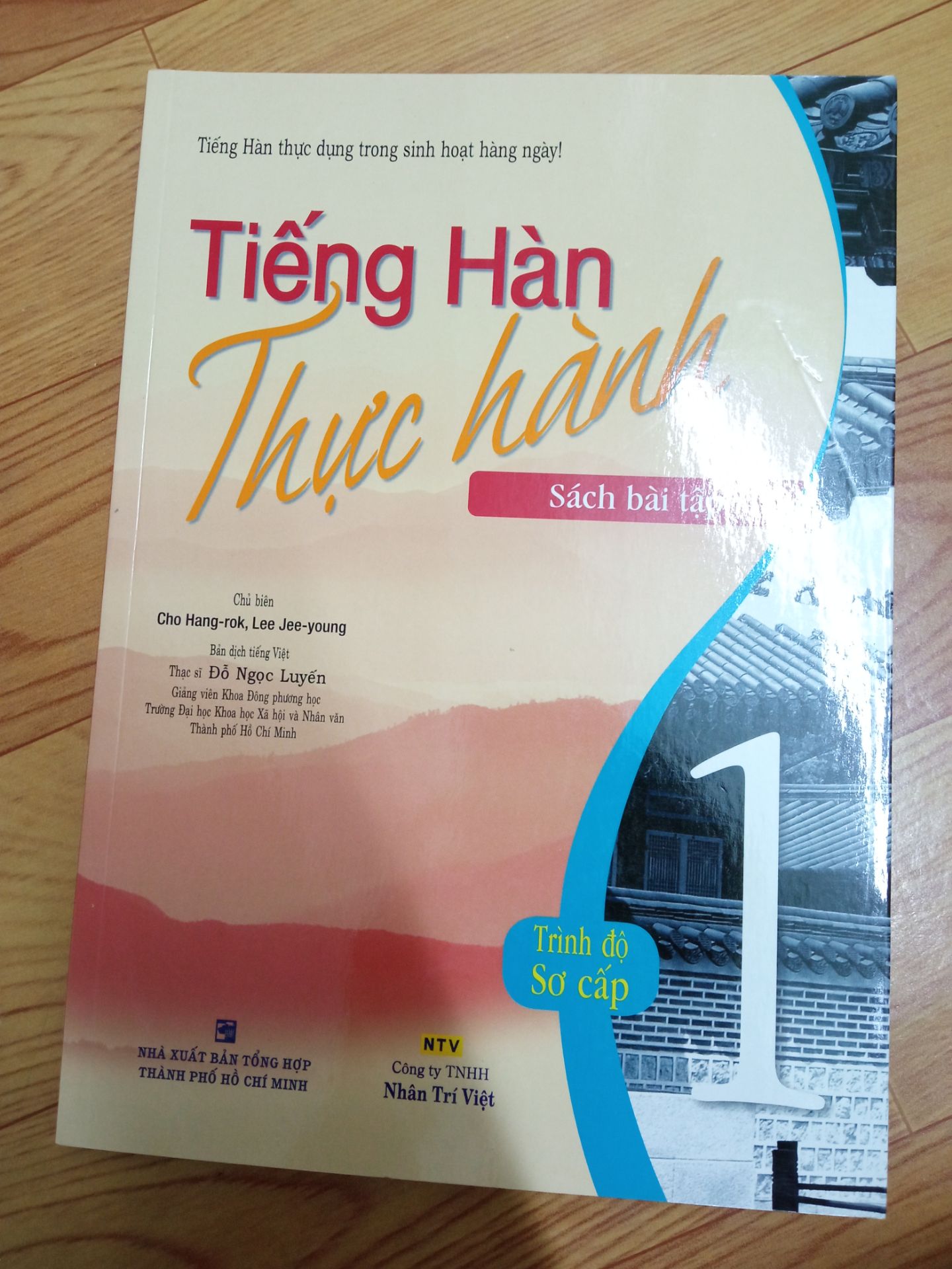 Sách phù hợp với những bạn đã học xong giáo trình sơ cấp 1. Tiki giao hàng nhanh. Sách phù hợp với những bạn đã học xong giáo trình sơ cấp 1. Tiki giao hàng nhanh.