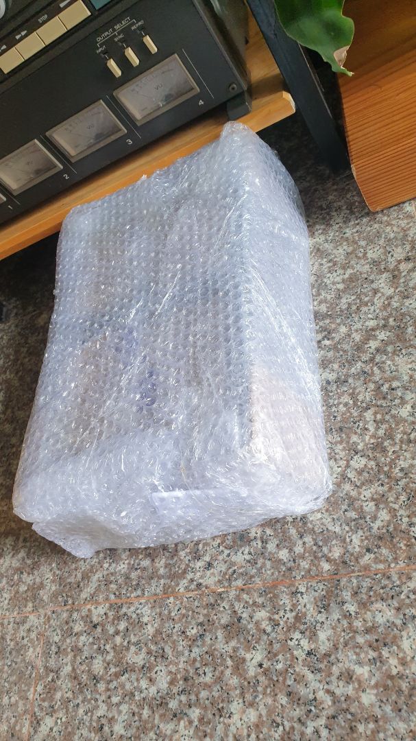 đóng gói tốt. chất lượng khung ảnh tốt. chưa có thời gian treo nên cũng chưa nói được gì nhiều