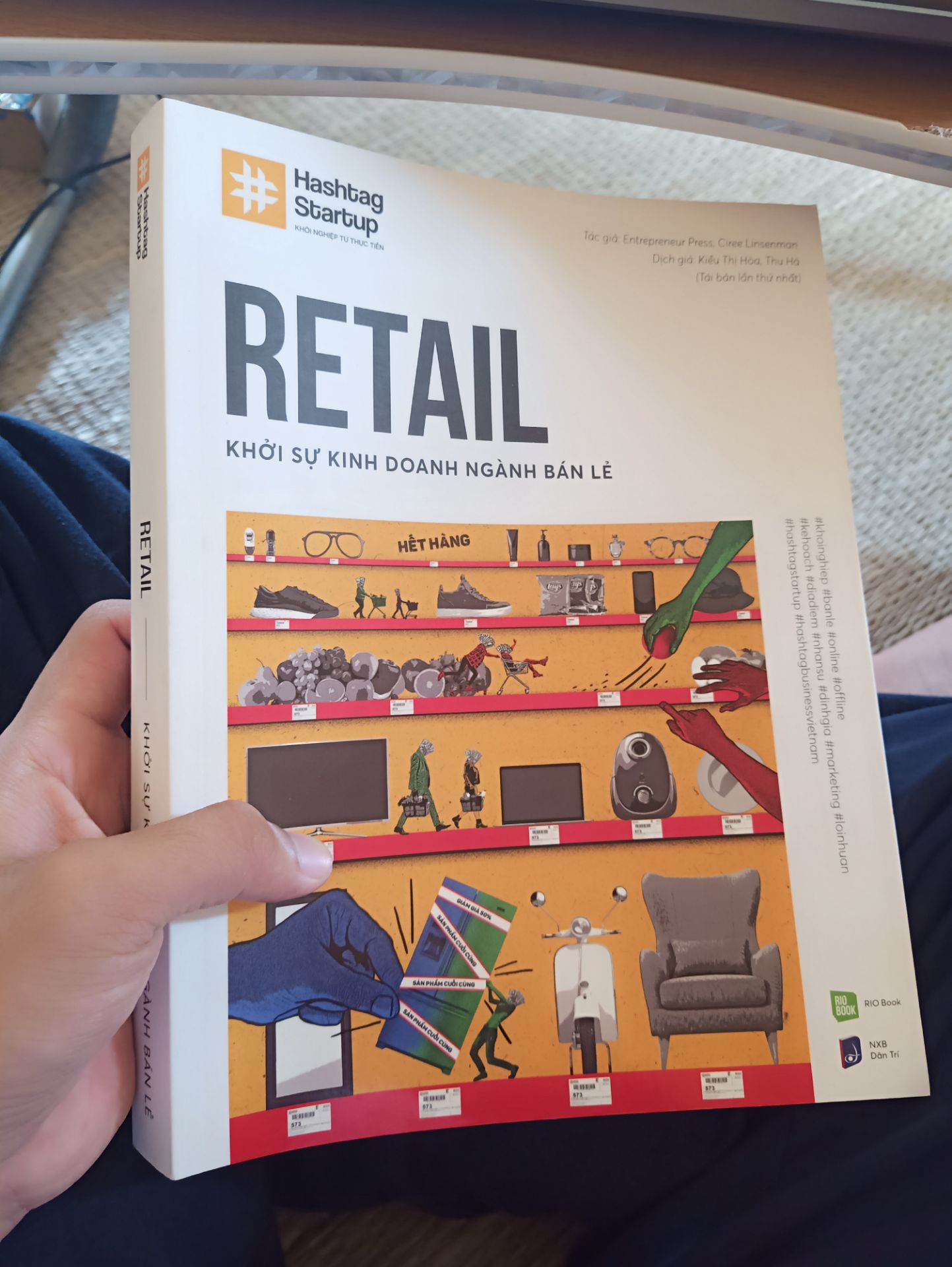sách khá to và giấy dày, đọc rất thích, mỗi cái ship tiki now giao hơi chậm, tưởng được nhận trong ngày, hoá ra phải đợi hôm sau, biết thế chọn ngay giao trong 2h. thanks shop!
