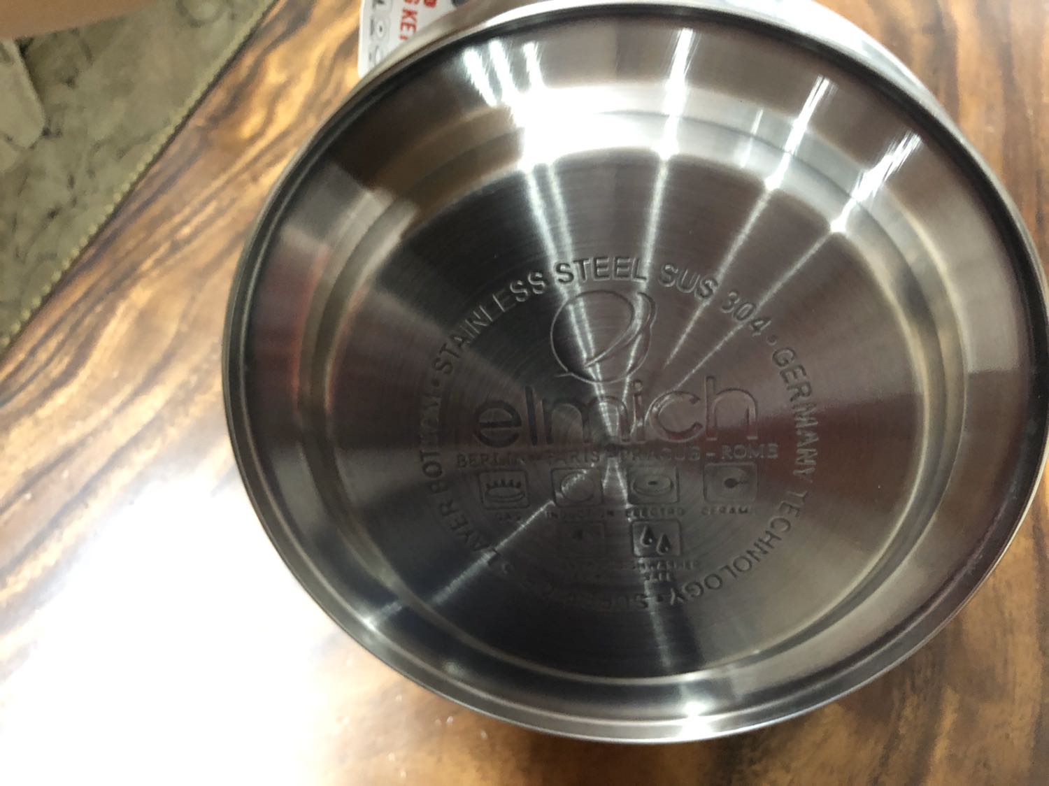 Sản phẩm đúng hàng, rất đẹp! Mới 100%, Ấm giữ nhiệt rất tốt!