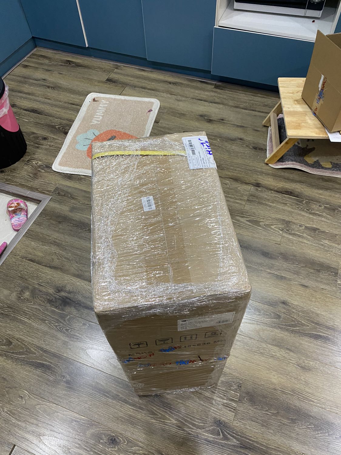 Nguyên đai, nguyên kiện, dễ cài đặt và dễ sử dụng.
Nhân viên tiki giao hàng thân thiện, nhiệt tình.
Máy chạy êm, hình thức đẹp.
Chất lượng cần chờ thời gian.