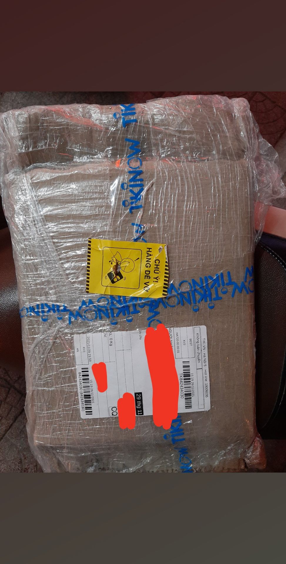 hôm nay đọc xong sách nên mới có thời gian viết review được sách.sách tốt , sạch sẽ, nội dung hay nhưng đơn vị vận chuyển Best giao hàng quá TỆ. sách rất đẹp nhưng vận chuyển ném hàng rất vô ý thức làm bung hết cả 2 góc của hàng hóa ảnh hưởng phần nào.đó đến sách của mình. đề nghị Tiki xử lý đơn vị vận chuyển. nhưng đây lỗi của nên vận chuyển còn nhà bán hàng thì chất lượng sách rất tốt nên mình vẫn cho 5 sao. cảm ơn Tiki rất nhiều khi bán những cuốn sách chất lượng tốt như v❤