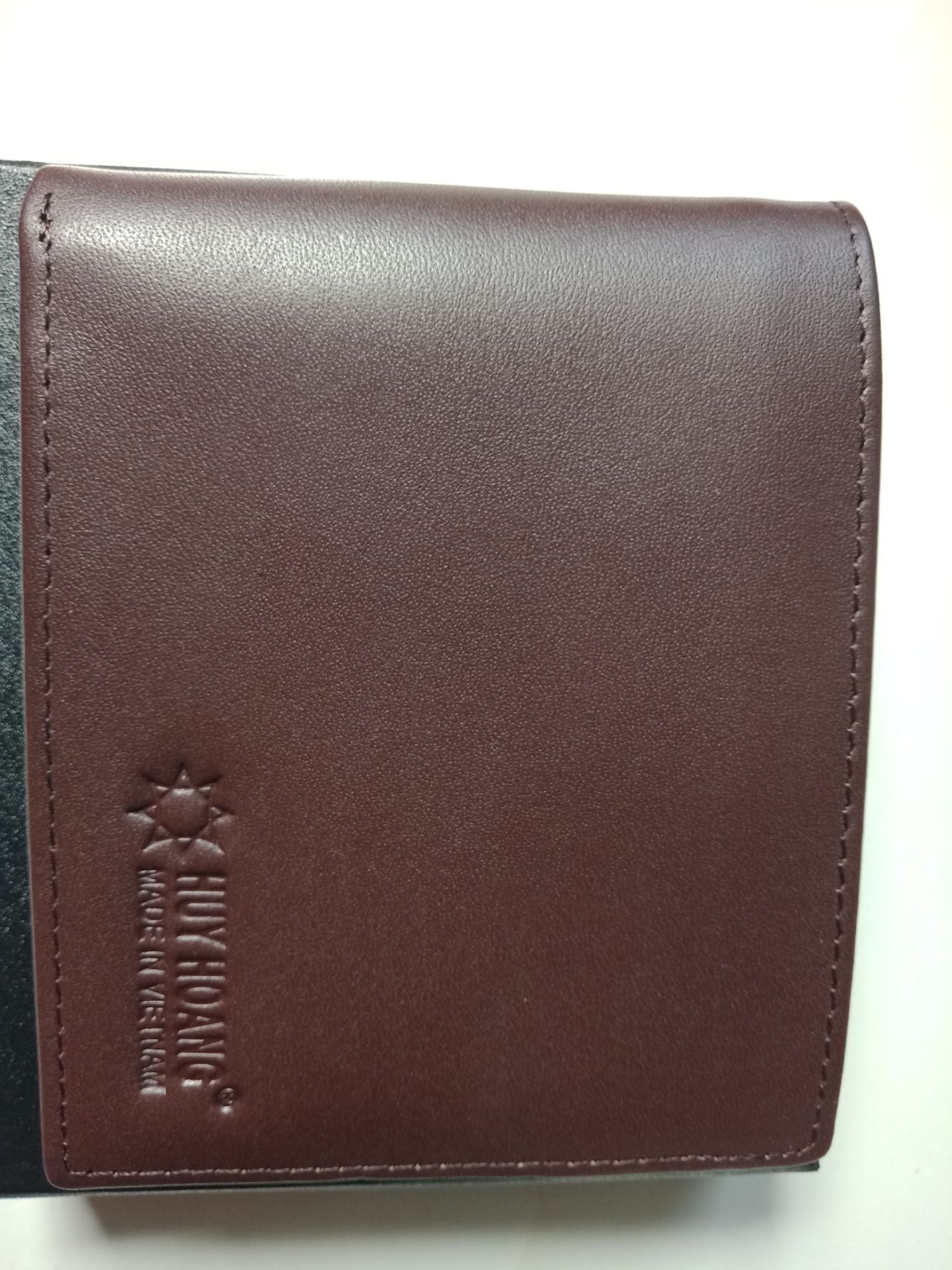 Ví nam da bò mềm mại rất tốt mình rất thích... Yên tâm khi sử dụng sản phẩm Huy Hoàng vì là da thật và chế độ bảo hành tốt