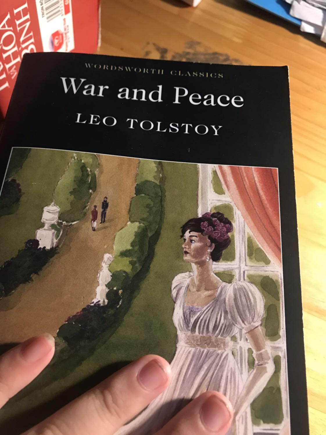 Lúc đầu đọc đánh giá thấy bảo chữ nhỏ nhưng lúc nhận sách rồi đọc thử thì mình thấy vẫn bình thường thui :”))
Tiki giao hàng rất nhanh nha, shipper cũng cực kì đáng eo lun nè ??