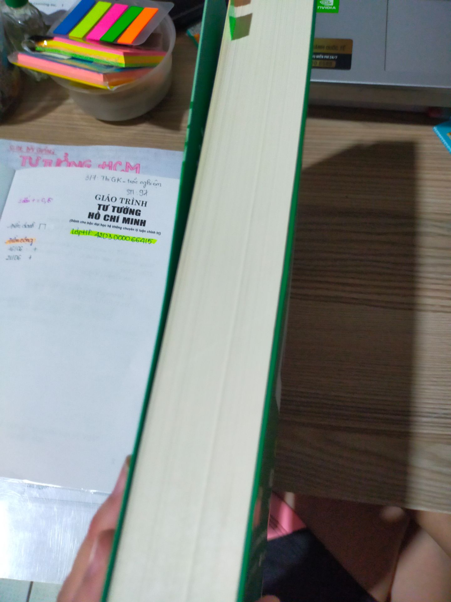 10/10 cho quyển sách đầy chất lượng này. sách cô Trang Anh là siêu xịn xò rồi. Mọi người nên mua để trải nghiệm, nội dung kiến thức quá ok, sách dày quá trời luôn á, tuyệt vời. ❤
...? /10 cho cách gói hàng lần này của Tiki vì gói quá ẩu, sơ sài, kiểu không để cuốn sách trong hộp, mà bỏ vô miếng carton rồii quấn keo cho có. Lúc nhận hàng hơi buồn nhe. Và hình như làm rớt cái flashcard trong phần quà tặng của mình luôn đó. hic 😢Mong tiki xem lại khoản này nha. ❤
