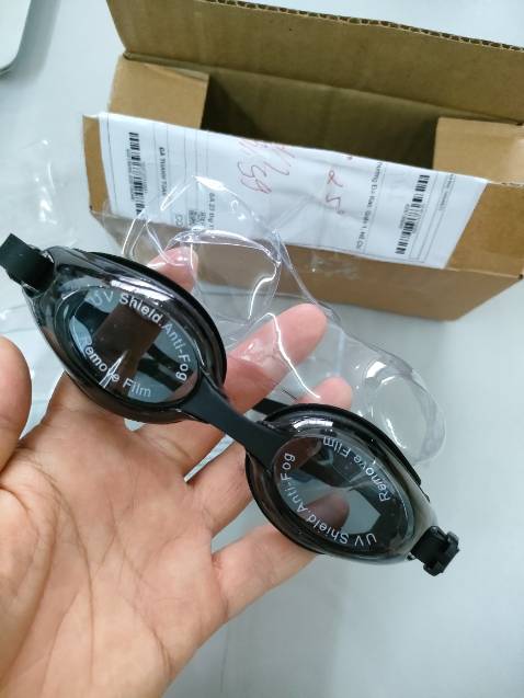 Đeo thử ôm, khít mặt, nhìn đẹp. Độ cận chuẩn. 👏👍