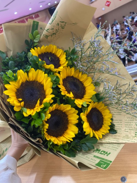 Nhỏ nhỏ mà xịn quá trời. T mang đi đâu dùng cũng ổn luôn, lắp sim vào phát cho mn khoẻ lướt mạng khoẻ lắm mn ơiii. Neen mua dự phòng đi chơi hay du lịch  hay mất điện còn có cái mà phát mạng cho mn