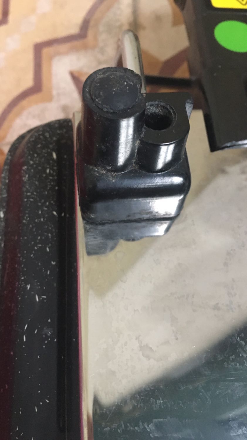 Vẫn để shop 4 sao để chúc shop bán đắt hàng, nhưng bếp của mình hộp và bếp rất cũ, hộp móp méo, bếp bẩn k mới sạch, xốp thì cũ mà vỡ lắm. K có sách HD hay giấy tờ đi kèm. Mình thử nồi thì hđ bình thường. Chắc hàng tồn kho nên hình thức thì hơi buồn.