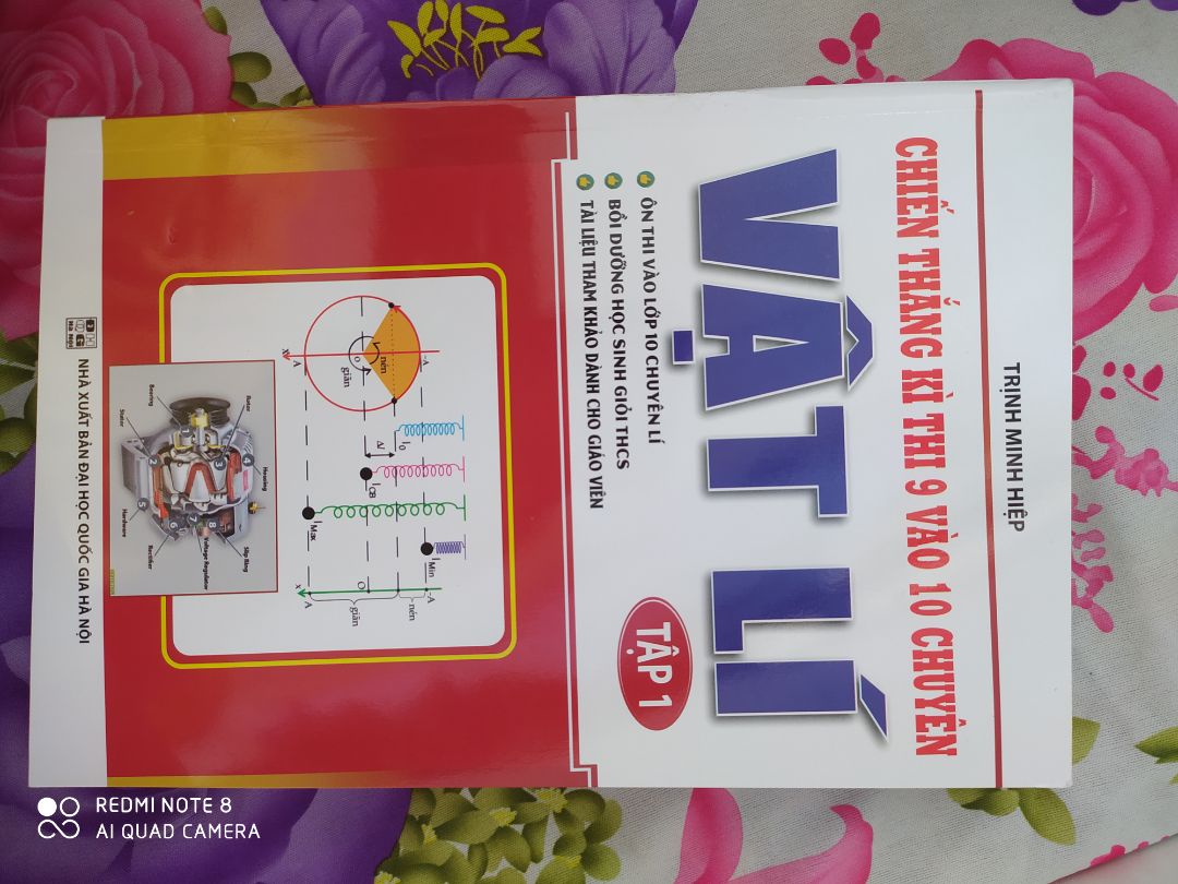 Nội dung không có gì để bàn nhưng phần bao bì thấy hơi thất vọng. Bìa in bị lệch, góc sách bị dính cái gì đấy mà lau không hết được mà nó cứng lại luôn, rồi méo một tí ở góc sách nữa, đóng gói không chắc chắn lắm nên chuyện này khá bth, lúc nhận được hàng cái hộp tiki ở ngoài của mình bị hõm một chỗ ở phần trung tâm huhu xém xỉu ngang.