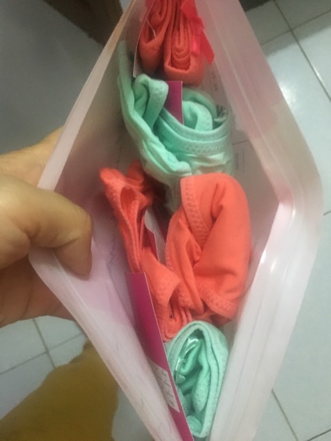 Sản phẩm chất lượng. 10c thì có 6c màu nhạt xinh xỉu và 4c màu rực rỡ luôn. Hàng giao từ Sài Gòn mà nhận đc rất nhanh. 5🌟