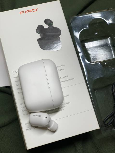 TIKI sử lý đơn hàng rất nhanh. Hàng giao chuẩn, yên tâm khi mua trên tiki là hàng chính hãng. Về cảm nhận sản phẩm: Mình thấy Tai Nghe Bluetooth Firo có thiết kế rất hiện đại, ổn trong tầm giá, vừa vặn và êm tai lắm. Dock sạc chắc chắn. Thời gian nghe nhạc lâu và kết nối tương đối ổn định. Cảm ơn TIKI & FIRO rất nhiều. Mình rất thích.