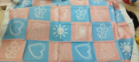 Sản phẩm Không gây kích ứng với da nhạy cảm nên thường xuyên mua hãng này, đóng gói cẩn thận, quà tặng đáng yêu