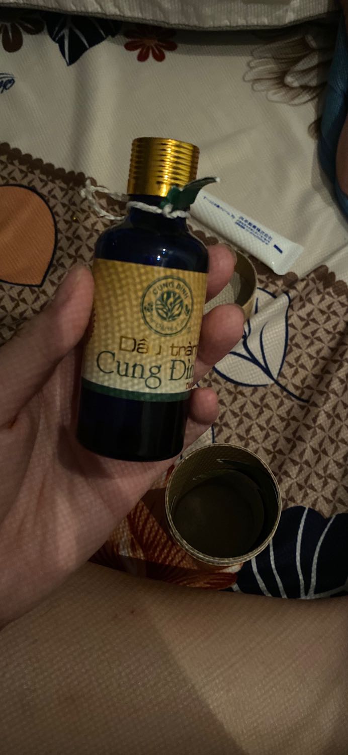 Dầu đậm đặc hơn, thơm dịu hơn. Bị tắc mũi do lạnh dùng dầu để thông mũi rất tốt Dầu đậm đặc hơn, thơm dịu hơn. Bị tắc mũi do lạnh dùng dầu để thông mũi rất tốt