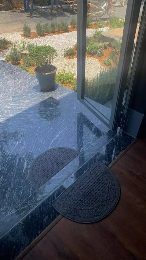 Hàng dầy mượt giá công tốt , lâu chân trước cửa nhà là tuyệt vời vì dầy thấm hút tốt.