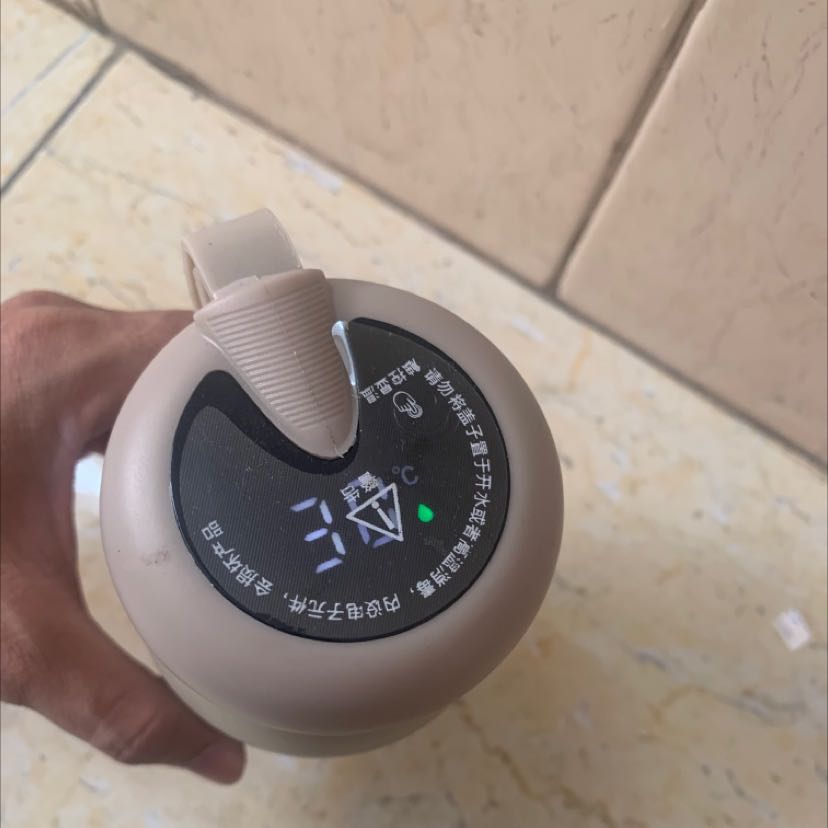 Đẹp , có nhiệt độ tiện lợi , gọn , cầm trên tay thoải mái