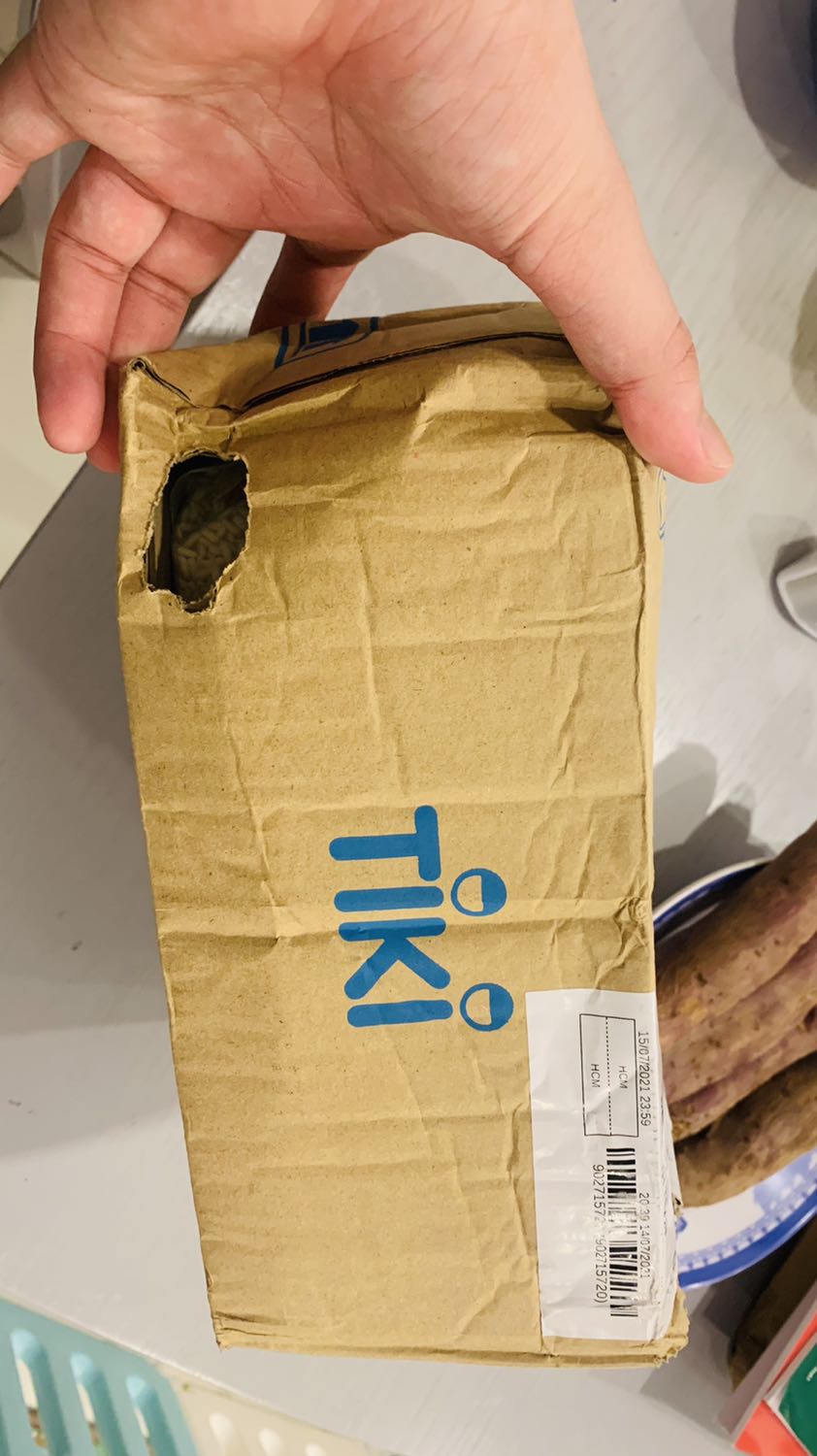 Gói hàng bị chuột cắn,gạo đỗ hết ra ngoài,3 bịch cắn hết 2. Mua cho em bé ăn mà như vầy.