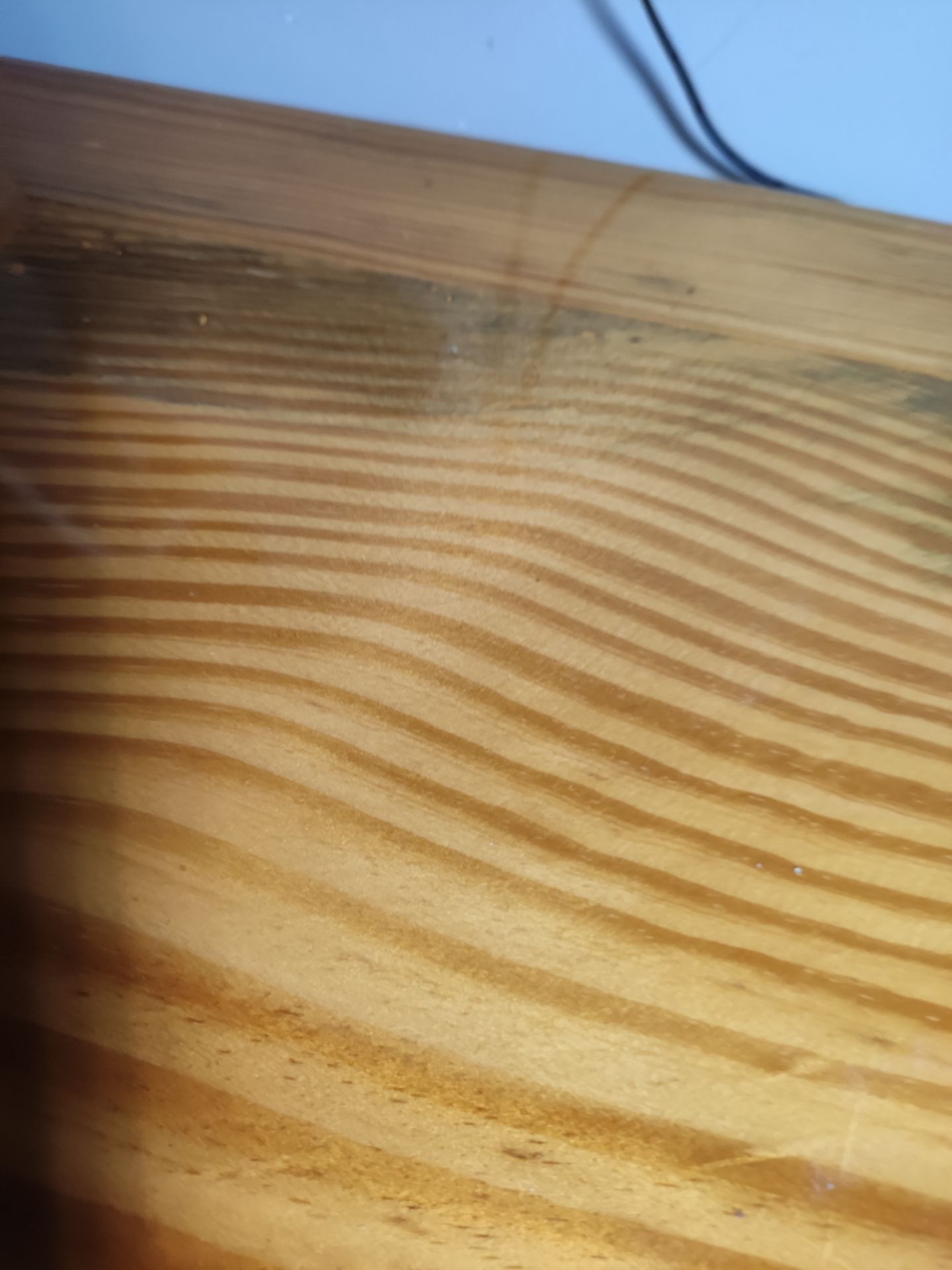 Thùng hàng không biết do shop hay ai mà đã bị khui ra rồi dán lại. Một chân bếp bị quẹo mình phải nắn lại. Tuy nhiên bếp vẫn dùng được dù không hài lòng lắm về cách đóng gói cũng như vận chuyển.