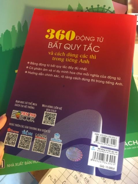 Sách rất đẹp màu sắc cũng hài hoà làm cho người đọc tiếng anh dễ tiếp thu và những từ ngữ được chia rất đúng sách rất bổ ich