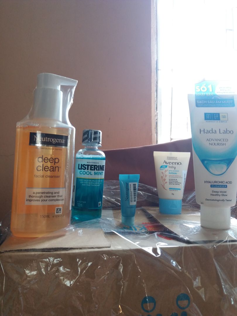 lần đầu mua hàng trên tiki và rất hài lòng vì tiki giao một lần luôn nên không cần lấy nhiều lần. chai này được giới thiệu rất tốt. nhìn hsd còn lâu. 4 năm nữa