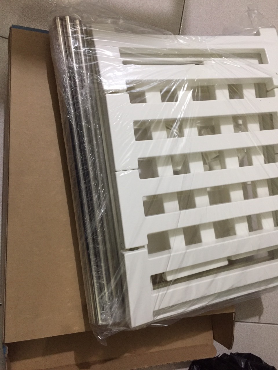 Đã mua hàng online rất nhiều nhưng lần đầu tiên đánh giá về sản phẩm một cách chân thành và có tâm như thế này . Phải nói là  cực kỳ hài lòng. Sản phẩm rất chắc chắn   Nhựa nguyên sinh mình cũng chưa hiểu lắm nhưng sản phẩm cảm giác có độ đàn hồi sờ cảm giác rất xịn inox sáng bóng . Lắp đặt lúc đầu hơi lúng túng nhưng mà có sách hướng dẫn nên làm ngon luôn. Sản phẩm đúng như hình mô tả trên web, giao hàng phải nói là cực nhanh. Đóng gói sản phẩm đẹp mắt gọn gàng và nhân viên cũng rất tận tình. Cảm ơn shop