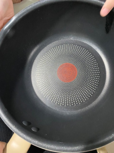 Chảo cầm nặng tay mẹ mình rất thích. Giao hàng nhanh chóng shipper vui vẻ nhiệt tình