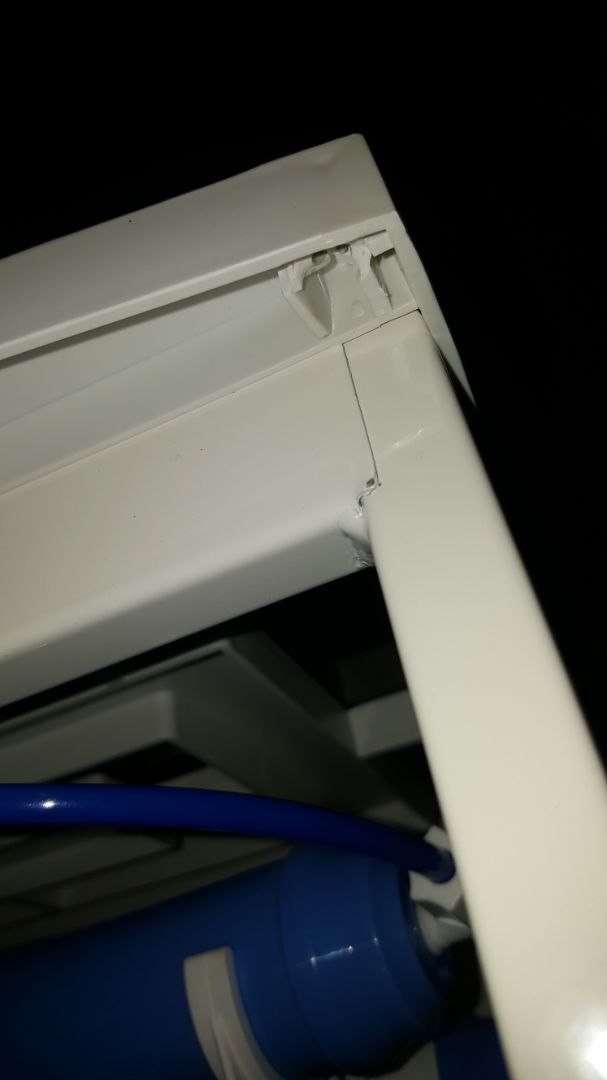 thất vọng quá, mình thấy đanh giá tốt mà mua về nhà, ng nhà ko kiểm tra kỹ, hàng bị vỡ bản lề. bình chưa thì ko tài nào lắp được, bình này dạng như bình đứng chứ ko phải ngang.