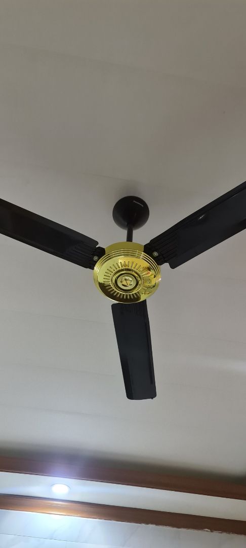 Dùng pana khá ổn,ko như 1 số cmt bảo máy yếu.Mình dùng cả 4 cánh và 3 cánh,hài lòng.Chỉ màu cái vàng đồng ko đồng nhất giữa cánh và thân