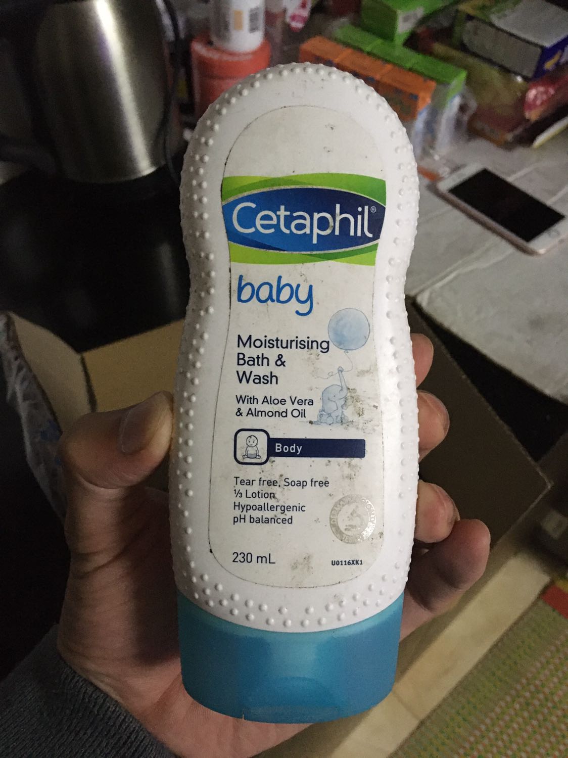 Bao bì cũ và rất bẩn, có dấu hiệu thấm nước chắc hàng tồn. Đề nghị Tiki đổi hàng nếu không có hàng mới thì tôi muốn trả lại. Hàng thế này mà cũng giao cho khách được. Tiki giờ làm ăn cũng lởm vậy. Bao bì cũ và rất bẩn, có dấu hiệu thấm nước chắc hàng tồn. Đề nghị Tiki đổi hàng nếu không có hàng mới thì tôi muốn trả lại. Hàng thế này mà cũng giao cho khách được. Tiki giờ làm ăn cũng lởm vậy.