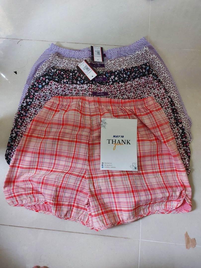 Mình bắt đầu mua các sản phẩm của shop cho mình, rồi ba mình và giờ là vợ mình. Dù là  người bán chọn ngẫu nhiên mẫu quần nhưng hầu hết các lần mua mình đều ưng ý. Giá cả của sản phẩm cũng rẻ, vừa túi tiền, có thể mua số lượng nhiều để mặc thay đổi.