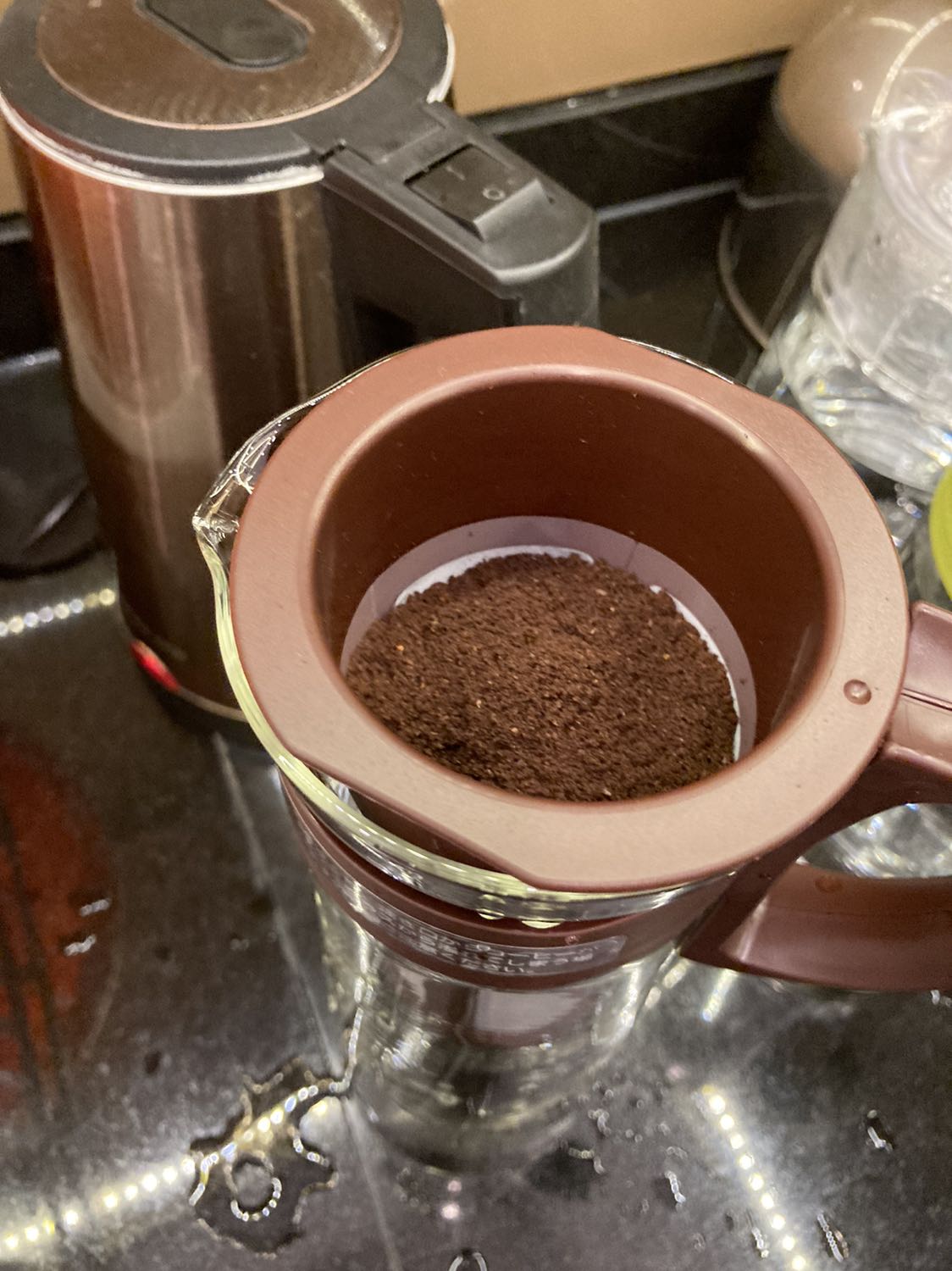 giao hàng nhanh; nhẹ hơn các loại bình thuỷ tinh khác.

Pha theo công thức: 80gr cà + 1,2L nước lạnh + ủ trong tủ lạnh 24 tiếng