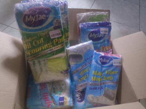 Giao hàng đầy đủ đóng gói kỹ, đã sử dụng nhiều lần. Khăn xài tốt không rụng lông