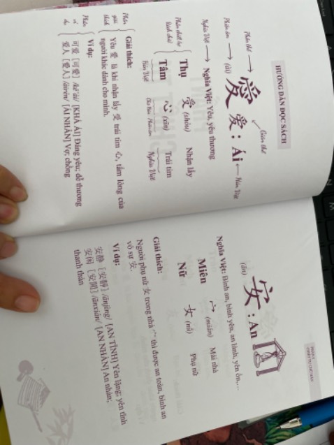 Sách dày đẹp, chữ in màu, nội dung hỗ trợ tốt cho việc học tiếng Trung Sách dày đẹp, chữ in màu, nội dung hỗ trợ tốt cho việc học tiếng Trung