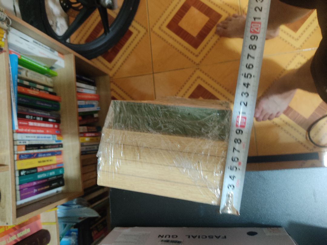 Mình nhận được sản phẩm rồi, miếng gỗ dày và chắc chắn.

Đi kèm là bản hướng dẫn, chụp ảnh to rõ để người dùng hạn chế mắc lỗi.