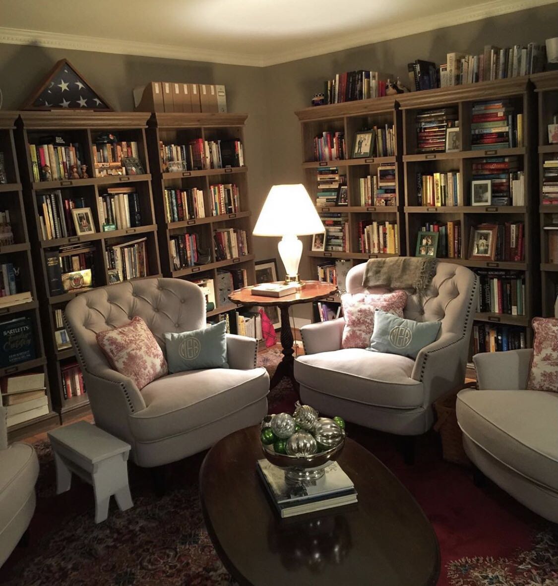 10k quá rẻ khi canh mãi mua được giá sales 80% . Thông thường mỗi khi mua sắm, mua sách thì ít nhất trên 5tr tiền sách. Nên cảm giác canh mua được quyển sách 10k là kì công. Ước gì Tiki có ctrinh đặc biệt cho KH đam mê sách như mua trên 2tr hoặc 5tr tiền sách sẽ được bán với giá KH sỉ hoặc thân thiết. Hoặc ctrinh tăng bookcare sách.