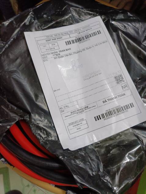 Sản phẩm chưa sử dụng nên chưa biết chất lượng ra sao nhưng khâu đóng gói rất sơ sài, không giống như hình ảnh giới thiệu sản phẩm. Sản phẩm được bọc bằng 1 bao nilon đen rất ư là tầm thường 1 cách rẻ tiền. Dưới đây là hình ảnh quảng cáo và hình ảnh sản phẩm khi Khách hàng nhận được.