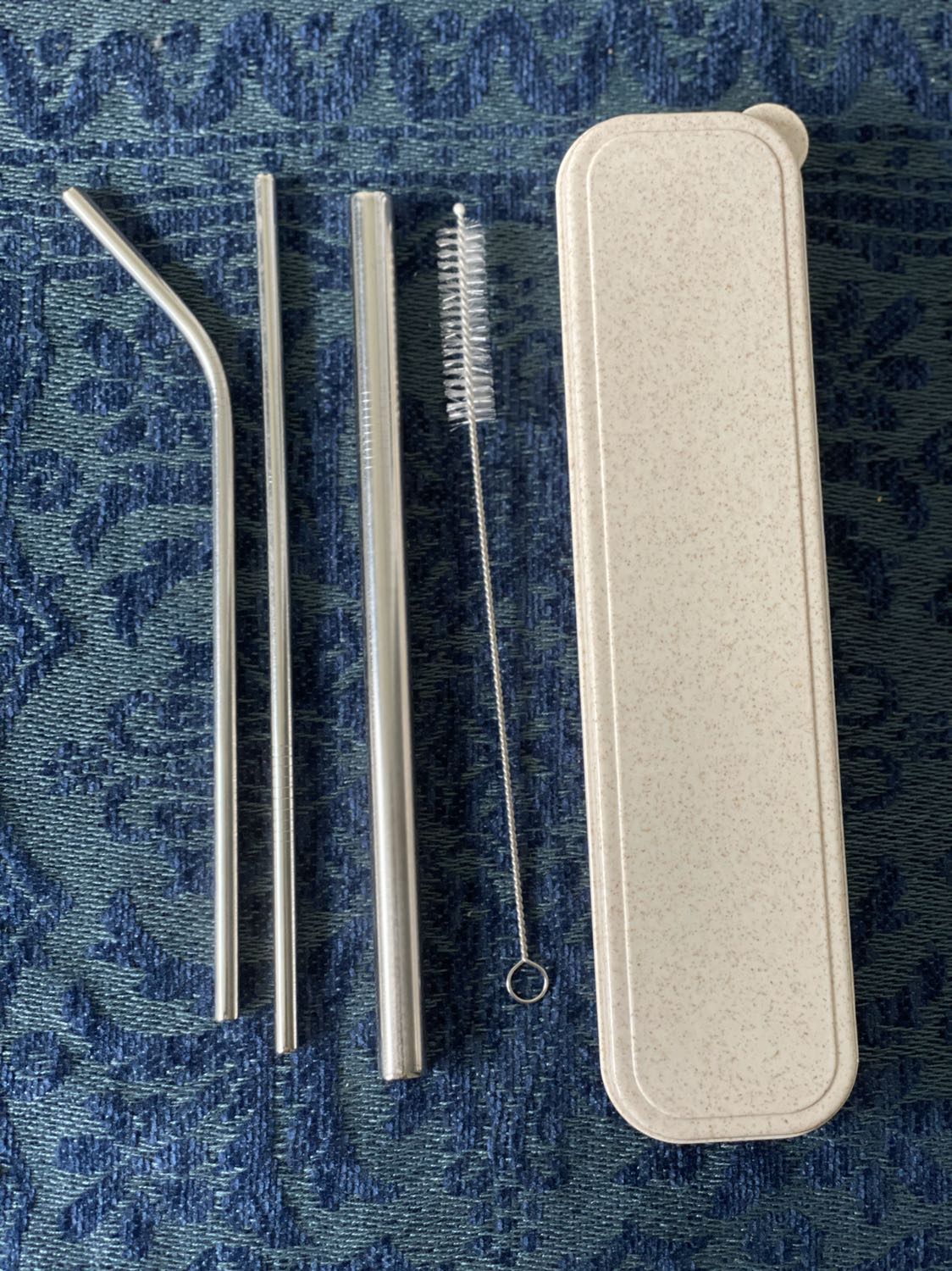 - Gói hàng của Tiki khá ổn cho lần này 
- Hàng giao giống hình 
- Giao hàng nhanh 
- Thẩm Mỹ sản phẩm thì phần đánh bóng ống hút không được bóng và có vết trầy và một đầu hơi đen đen.