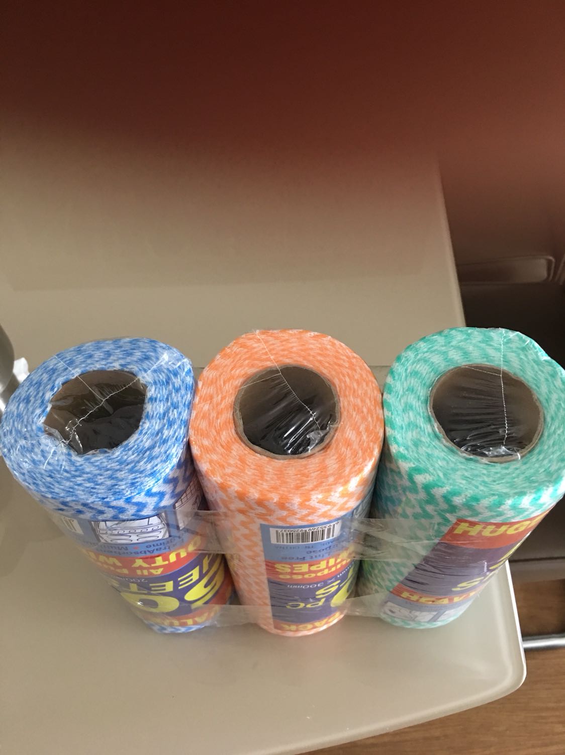 Giao hàng khg đúng như quản cáo, đơn hàng 3 cuộn loại 150 tờ/ cuộn loại dày kích thước to vì trc đây tôi đã từng mua. Giờ đây giao 3 cuộn loại 50tờ / cuộn là đánh tráo gấp 3 lần chưa kể chất lượng kém.
Tôi đề nghị Tiki có biện pháp bảo vệ khách hàng là bảo vệ chính mình đấy.