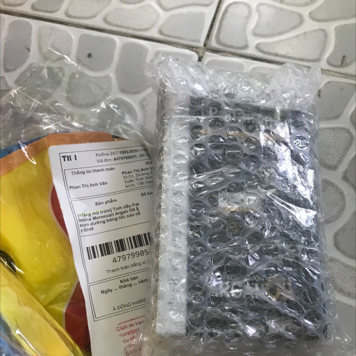 Mùi thơm dịu nhẹ, thoa lên tóc mềm, rất hài lòng,